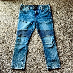No Boundaries 38x30 distressed jeans.